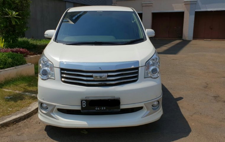 Jual Toyota NAV1 2.0 V 2013