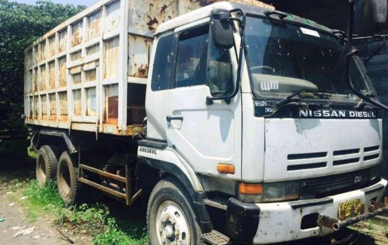 Nissan UD Truck 2005 dijual