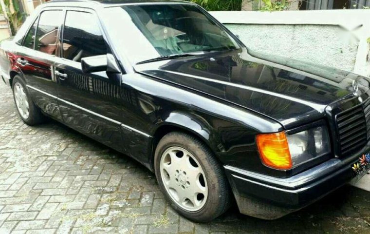 Mercedes-Benz 300E 1989 dijual