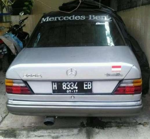 1986 Mercedes-Benz 200E dijual
