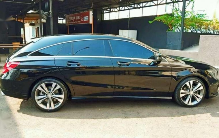 Mercedes-Benz CLA 200 2016 Hitam