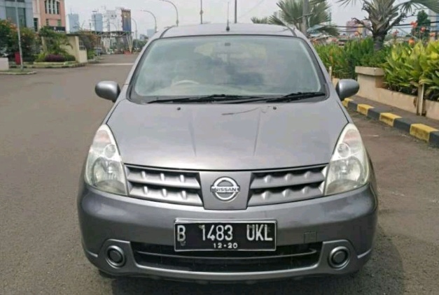 Jual Nissan Grand Livina SV 2010