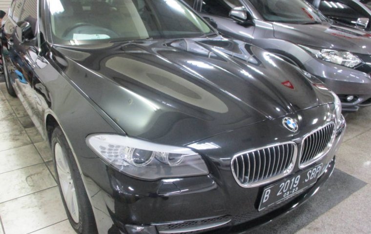 Jual mobil BMW 5 Series 528i Executif 2012