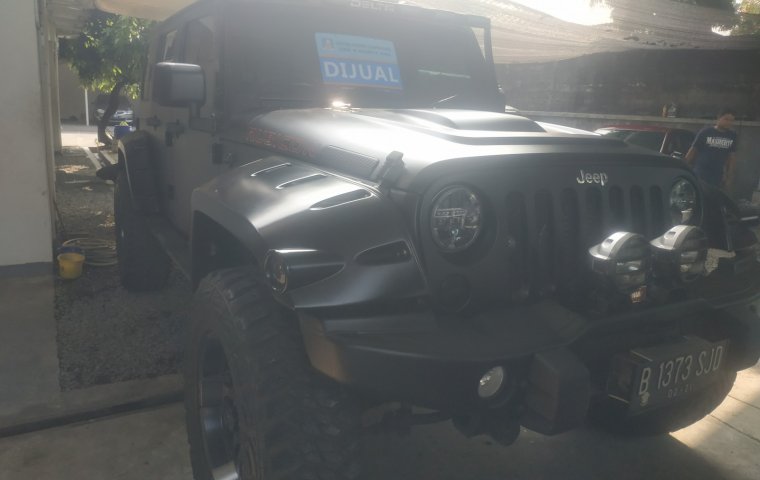 Jual mobil Jeep Wrangler Rubicon 2011