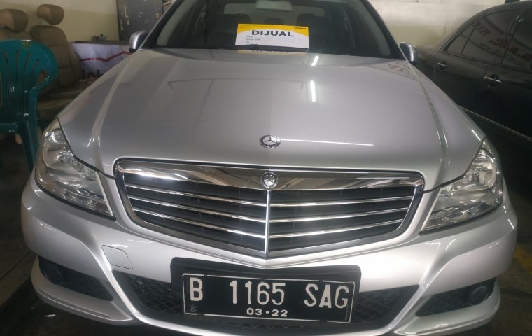 Jual mobil Mercedes-Benz C-Class C200 2012 mobil bekas murah 