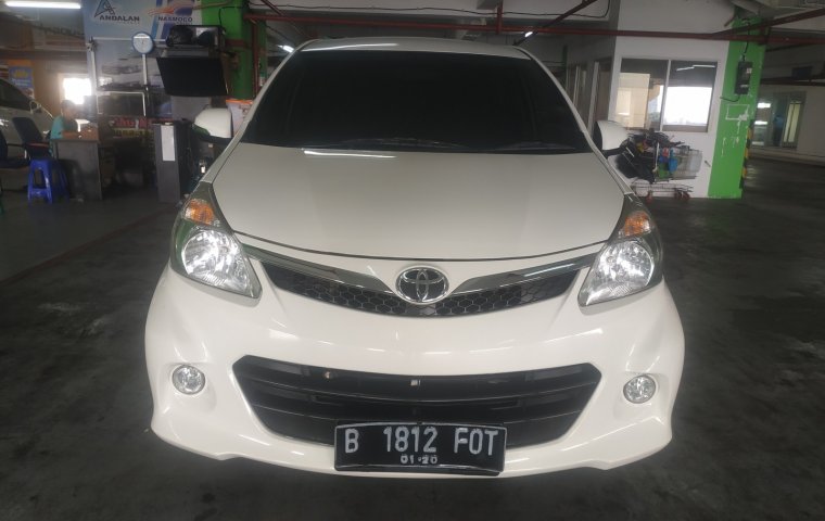 Jual mobil Toyota Avanza Veloz 2014 mobil bekas murah