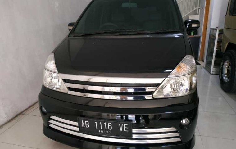 Jual Mobil Nissan Serena Highway Star 2011