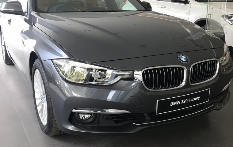 Jual mobil BMW 3 Series 320i 2018 harga terjangkau