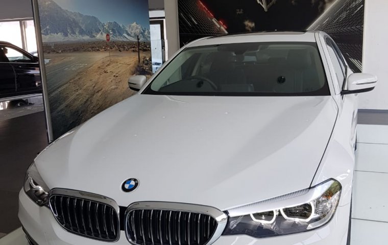 Jual mobil BMW 5 Series 530i 2018