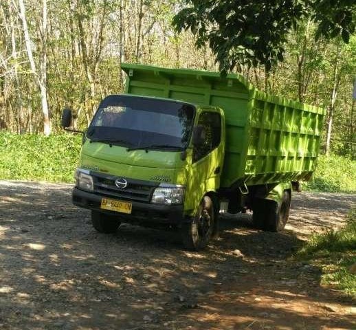 Hino Dutro () 2012 kondisi terawat