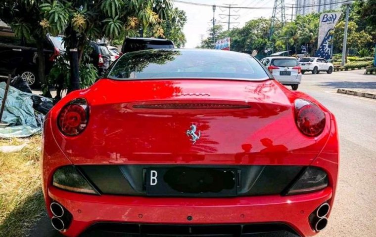 Mobil Ferrari California 2010 dijual