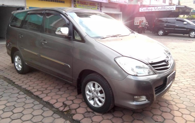 Jual mobil bekas Toyota Kijang Innova 2.0 G 2011 dengan harga murah di Sumatra Utara