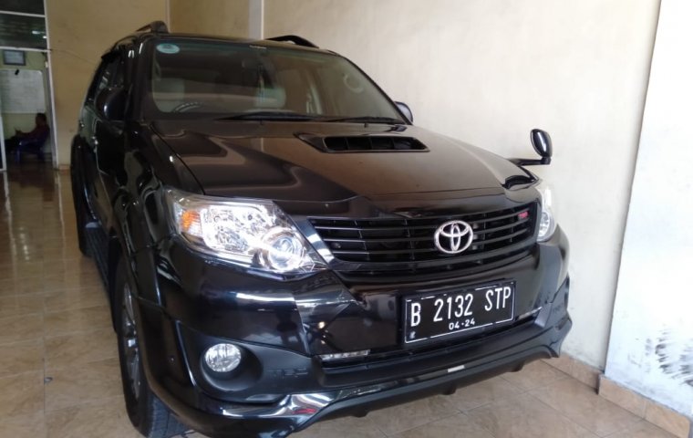 Mobil Toyota Fortuner G TRD 2014 terawat di Bali 