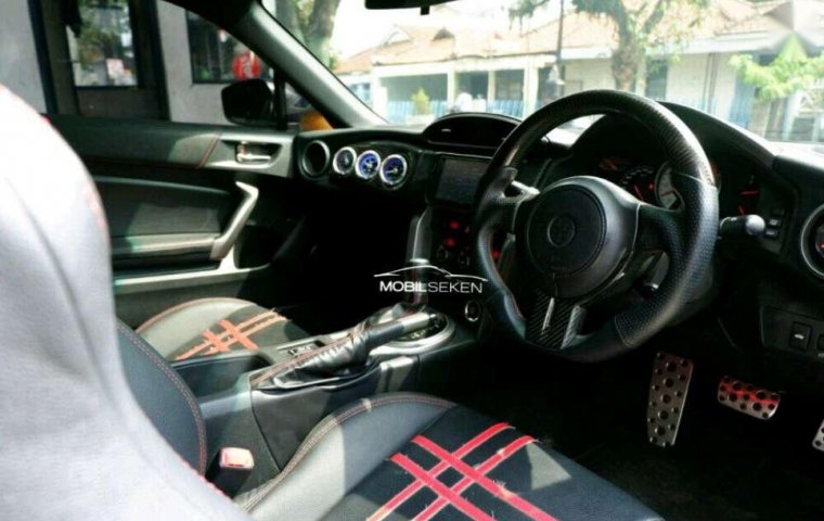 Mobil Toyota 86 2012 TRD terbaik di Jawa Barat