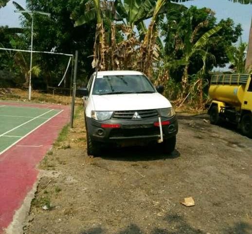 Jawa Barat, Mitsubishi Triton HD-X 2014 kondisi terawat