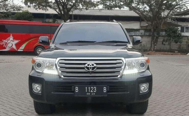 Jual Toyota Land Cruiser 4.5 V8 Diesel 2013 harga murah di DKI Jakarta