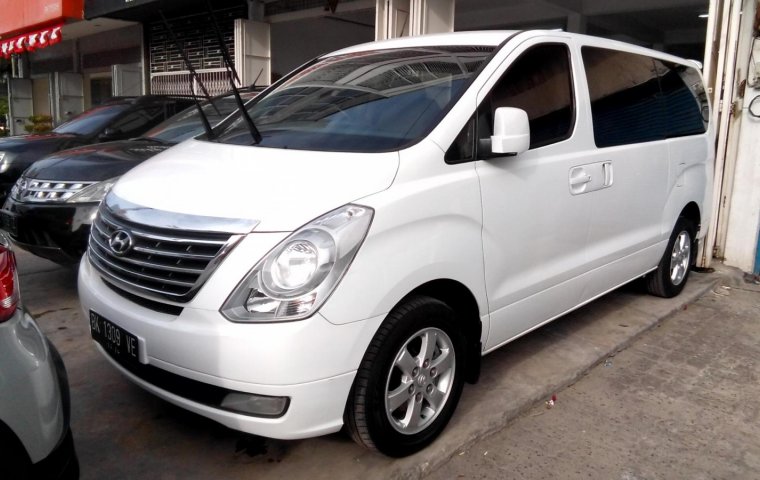 Mobil Hyundai H-1 2.5 CRDi 2013 terawat di Sumatra Utara