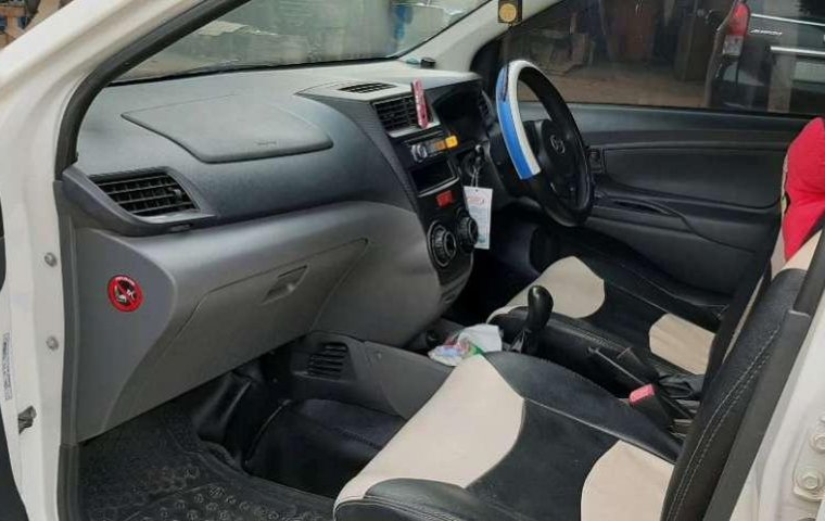 Mobil Daihatsu Xenia 2014 dijual, Riau