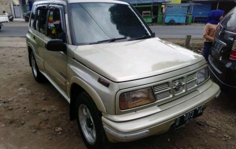 Jual cepat Suzuki Escudo JLX 2000 di Jawa Barat