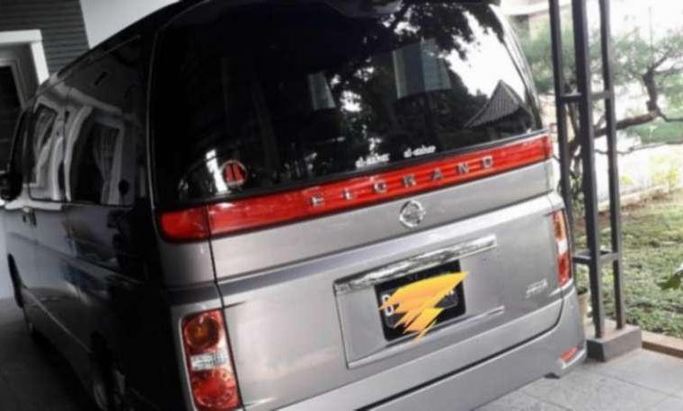 Mobil Nissan Elgrand 2010 terbaik di Jawa Barat