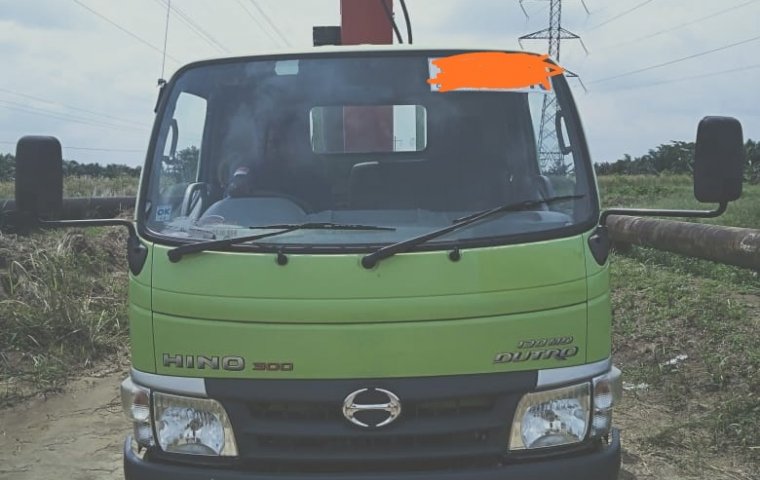 Jual mobil Hino Dutro + Foco Crane 3 Ton 2016 bekas di Riau