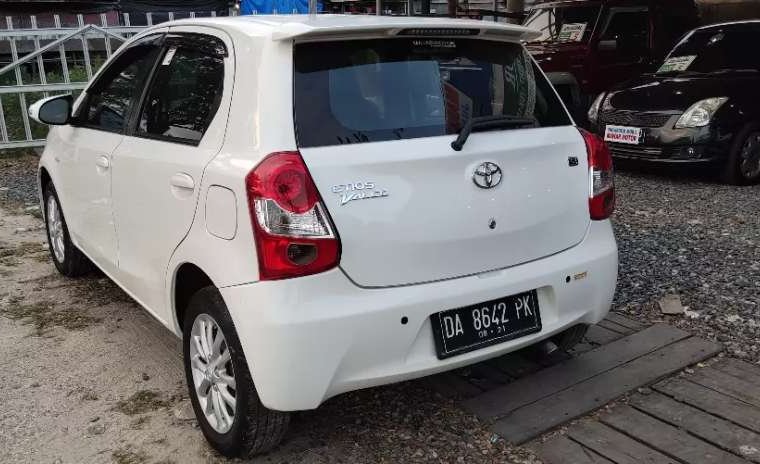 Jual cepat Toyota Etios Valco E 2015 di Kalimantan Selatan
