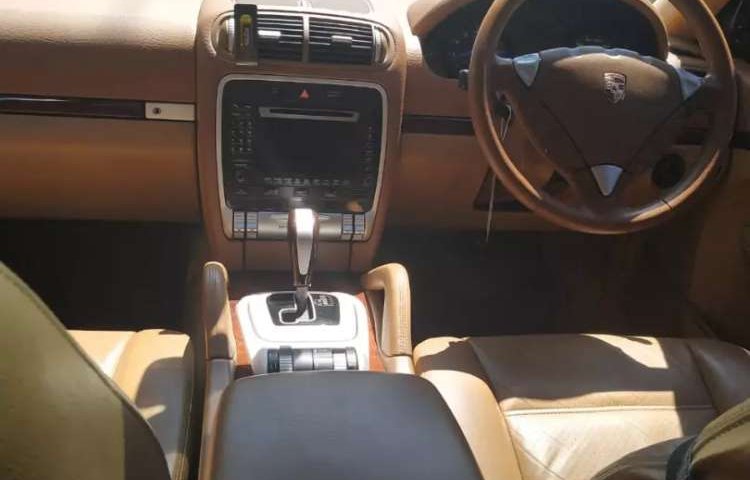 Jual Porsche Cayenne 2006 harga murah di DKI Jakarta