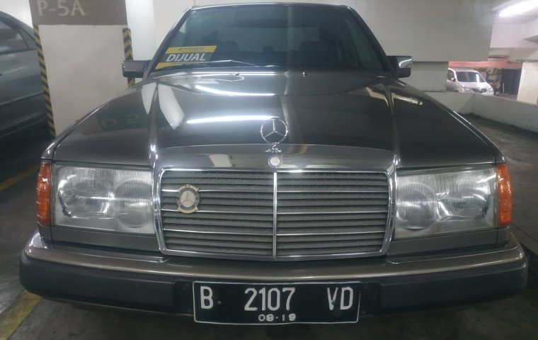 Jual mobil Mercedes-Benz E-Class 320E 1993 harga murah di DKI Jakarta