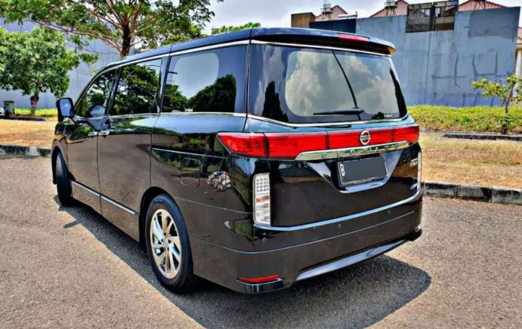 DKI Jakarta, Nissan Elgrand Highway Star 2011 kondisi terawat