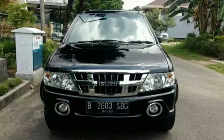 Mobil Isuzu Panther GRAND TOURING 2012 terawat di DKI Jakarta