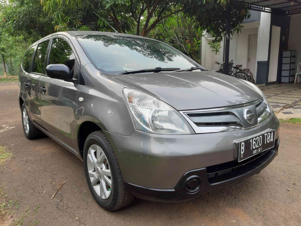 Jual mobil Nissan Grand Livina SV 2011 murah di Jawa Barat