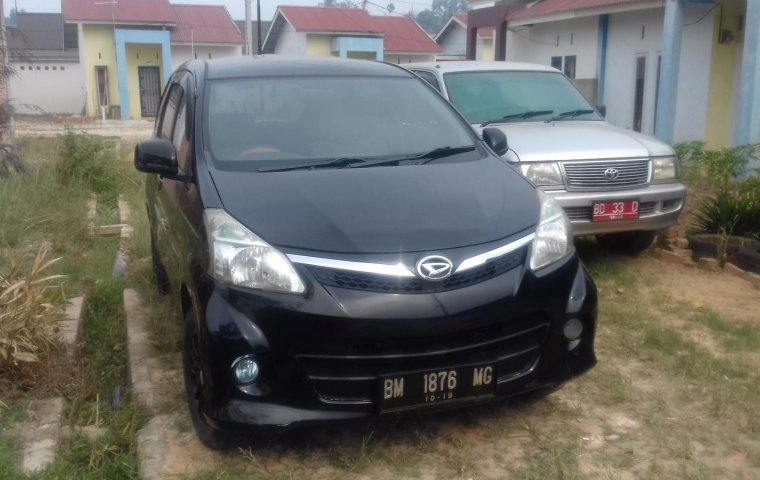 Jual mobil bekas murah Daihatsu Xenia R DLX 2014 di Riau