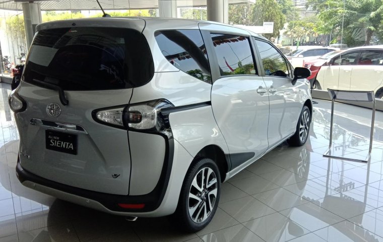 Jawa Timur, dijual mobil Toyota Sienta V Manual 2019