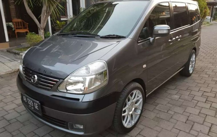 Mobil Nissan Serena 2010 terbaik di DIY Yogyakarta