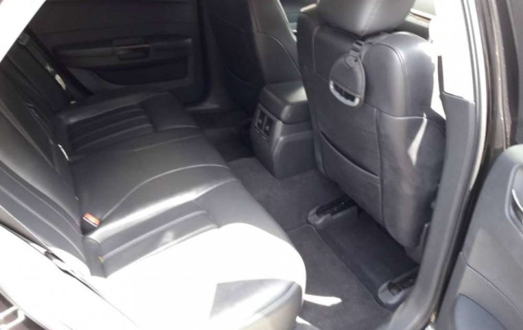 Chrysler 300C 2011 Jawa Barat dijual dengan harga termurah