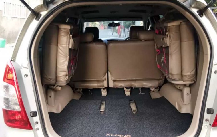 Jual mobil bekas murah Toyota Kijang Innova V 2004 di Jawa Tengah