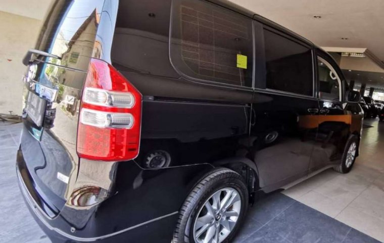 Mobil Toyota NAV1 2013 V dijual, Jawa Timur