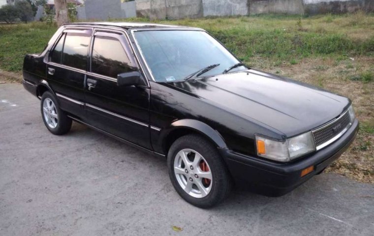 Toyota Corolla 1987 Jawa Timur dijual dengan harga termurah