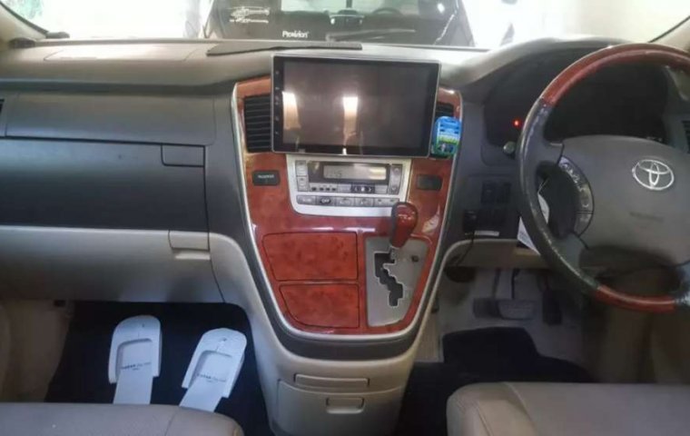 Jawa Timur, Toyota Alphard V 2005 kondisi terawat