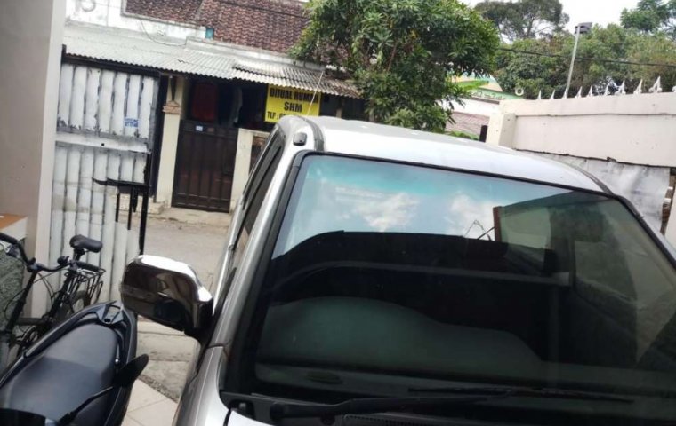 Jual mobil bekas murah Isuzu Panther 2002 di Jawa Barat