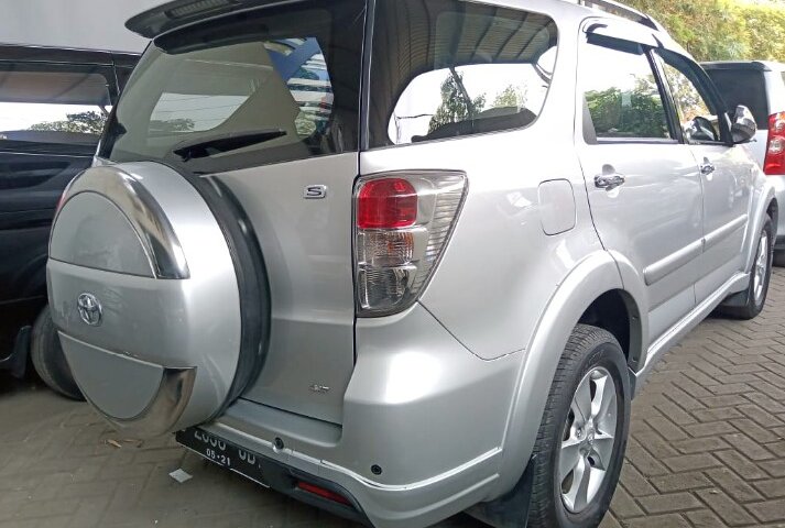 Jual mobil Toyota Rush S Matic 2011 harga murah di DKI Jakarta