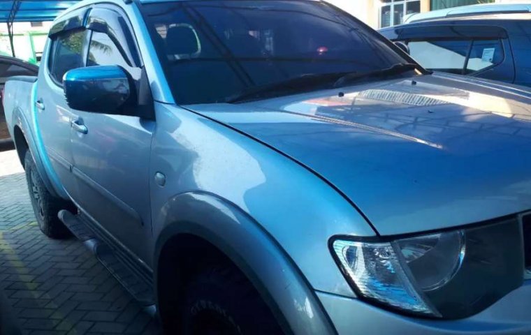 Mobil Mitsubishi Triton 2010 terbaik di Sumatra Selatan