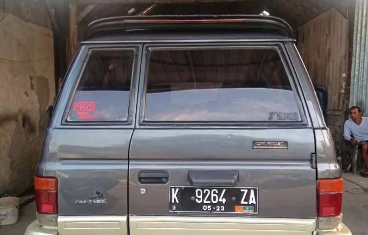 Mobil Isuzu Panther 1998 terbaik di Jawa Tengah