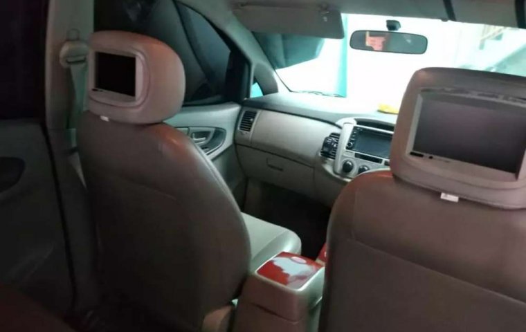 Jawa Barat, Toyota Kijang Innova J 2013 kondisi terawat