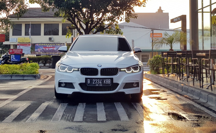 Jual mobil BMW 3 Series 320i 2016 murah di DKI Jakarta