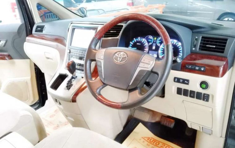 Mobil Toyota Alphard 2009 G terbaik di Jawa Timur