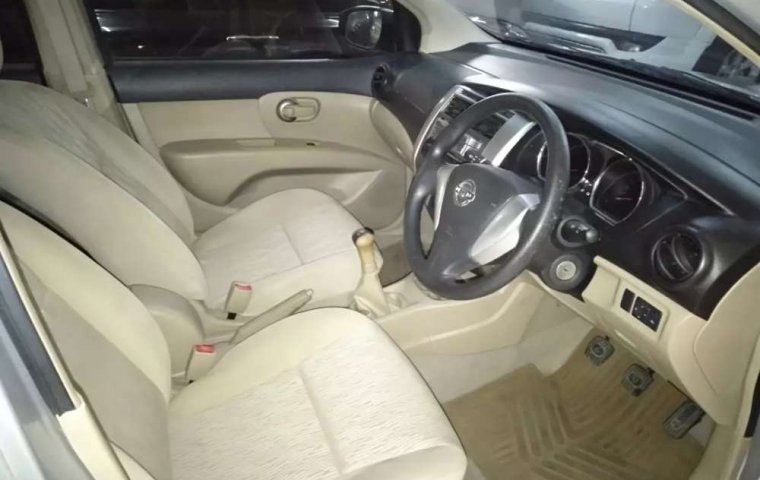 Jual mobil bekas murah Nissan Grand Livina SV 2013 di Jawa Timur