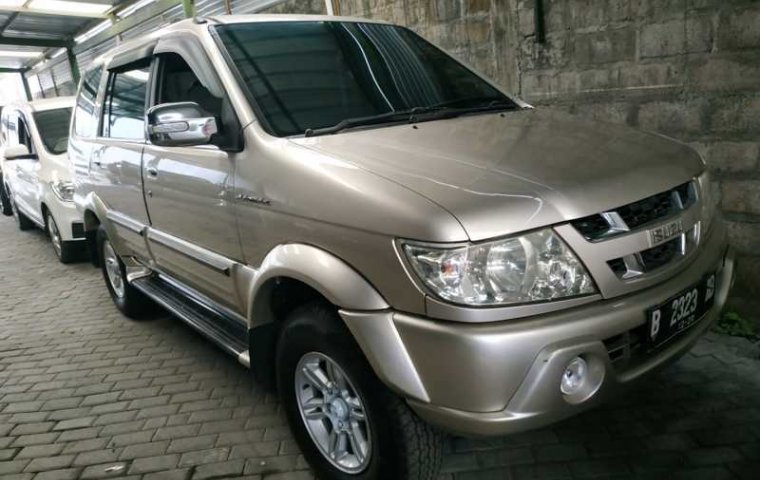 Jual mobil Isuzu Panther GRAND TOURING 2004 harga murah di DIY Yogyakarta