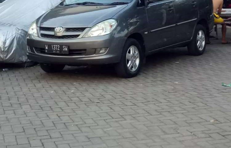 Dijual mobil bekas Toyota Kijang Innova E, Jawa Timur 