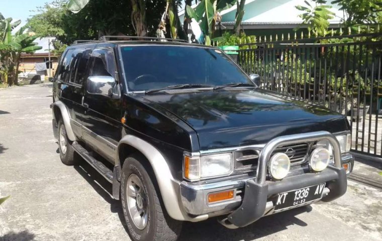 Mobil Nissan Terrano 2002 terbaik di Kalimantan Timur